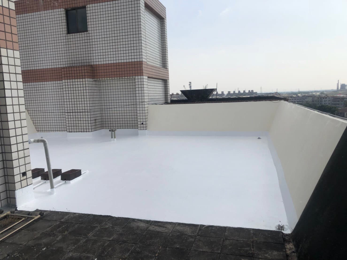 南京新港开发区屋面浇筑修缮